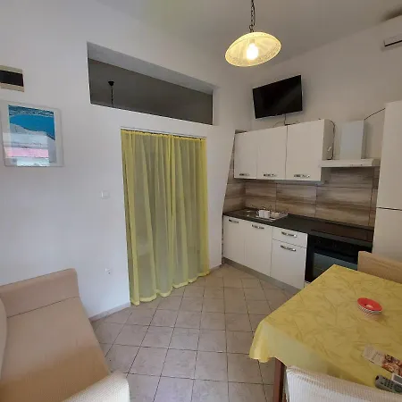 Apartments & Rooms Nensi *