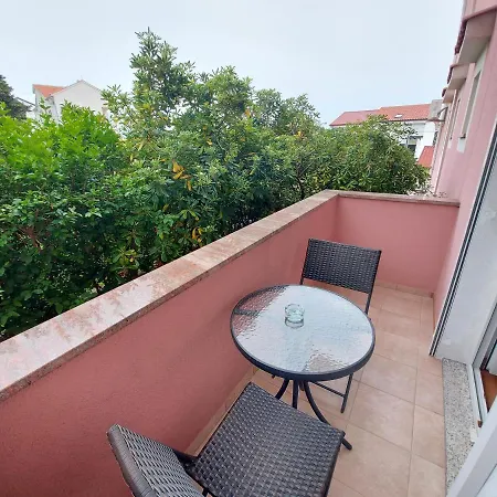 Apartments & Rooms Nensi Guest house *