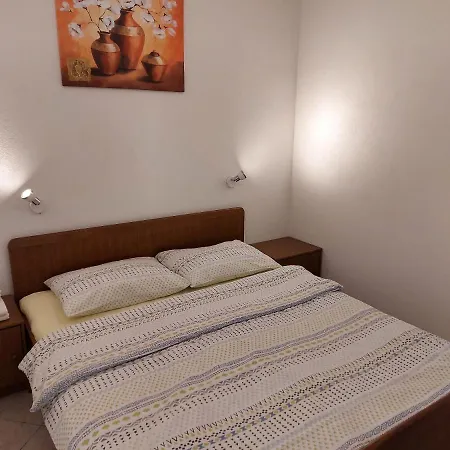 Apartments & Rooms Nensi Guest house
