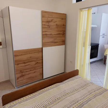 Apartments & Rooms Nensi Guest house *