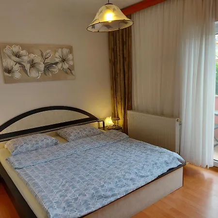 Guest house Apartments & Rooms Nensi *