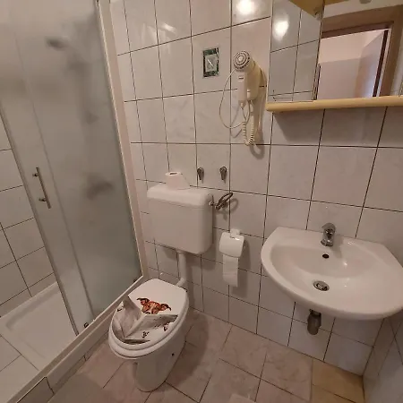 Guest house Apartments & Rooms Nensi *