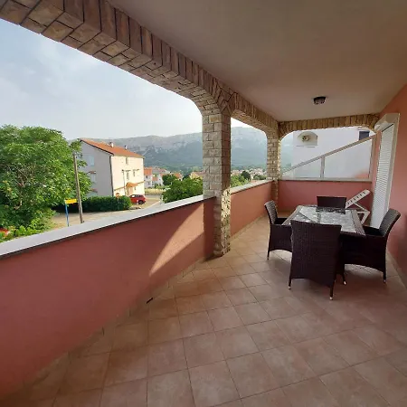 Guest house Apartments & Rooms Nensi *
