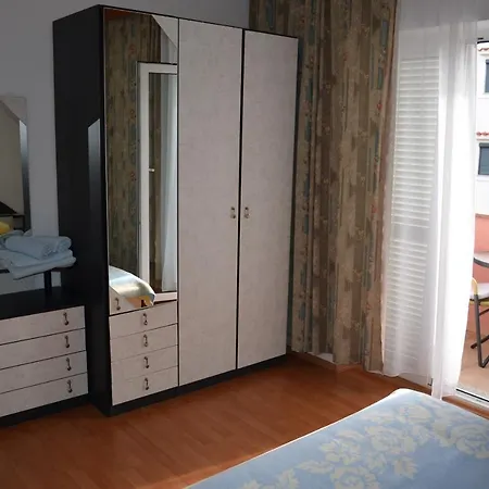 Apartments & Rooms Nensi Guest house