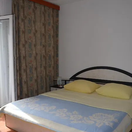 Apartments & Rooms Nensi *