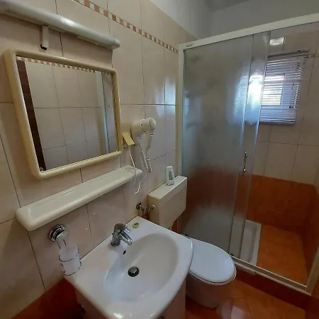 Apartments & Rooms Nensi Guest house Baska (Krk)
