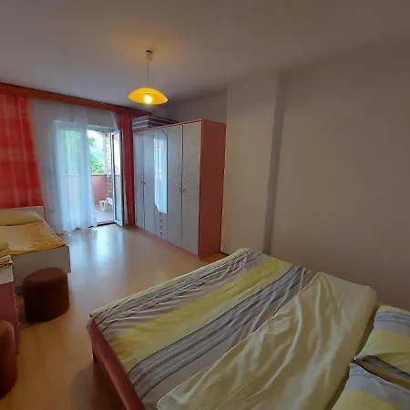 Apartments & Rooms Nensi