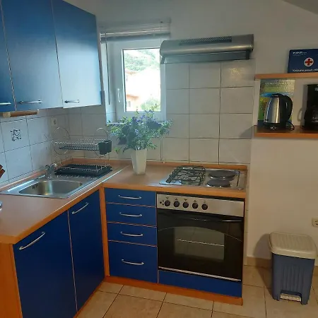 Apartments & Rooms Nensi * Baska (Krk)