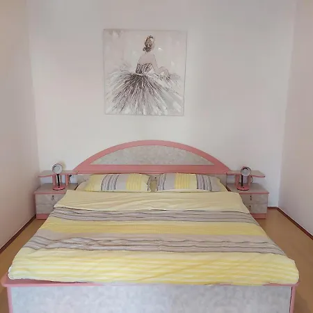 Apartments & Rooms Nensi *