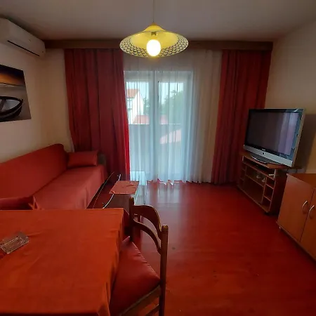 Apartments & Rooms Nensi Guest house