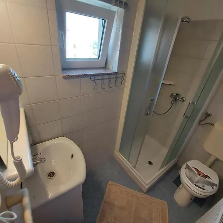 Apartments & Rooms Nensi * Baska (Krk)