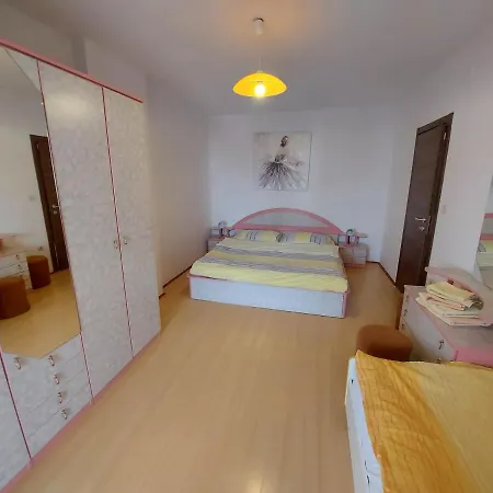 Guest house Apartments & Rooms Nensi