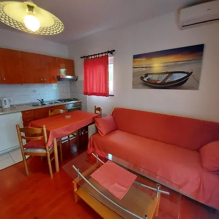 Apartments & Rooms Nensi *