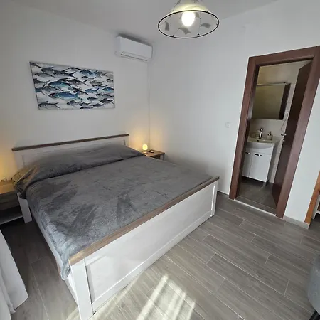 Apartments & Rooms Nensi *