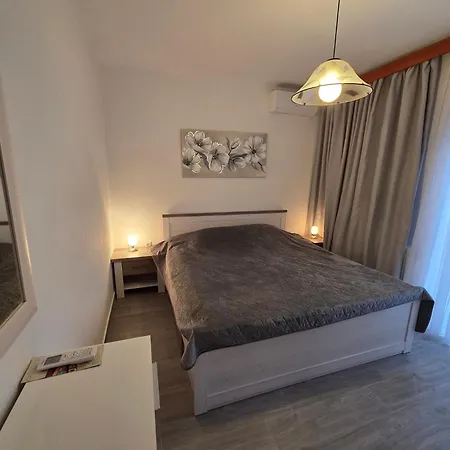 Apartments & Rooms Nensi