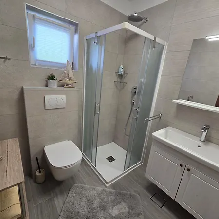 Apartments & Rooms Nensi Guest house