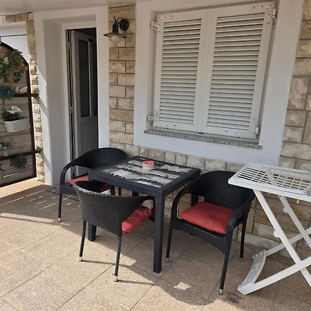 Guest house Apartments & Rooms Nensi Baska (Krk)