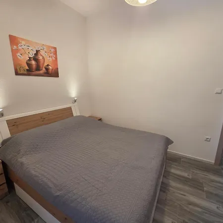 Apartments & Rooms Nensi Guest house