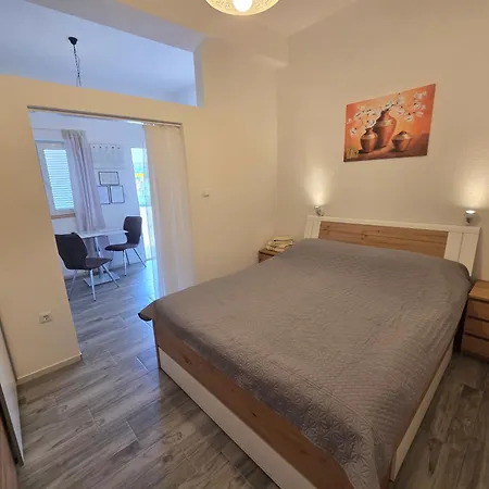 Guest house Apartments & Rooms Nensi