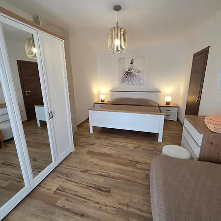 Apartments & Rooms Nensi * Baska (Krk)
