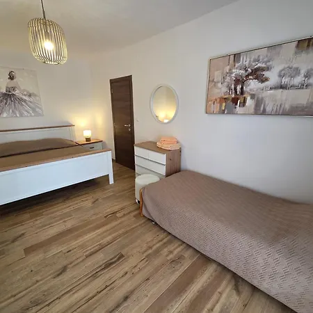 Apartments & Rooms Nensi Guest house