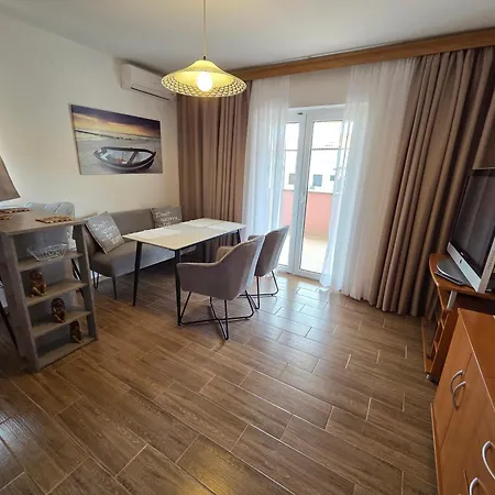 Apartments & Rooms Nensi Guest house *
