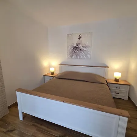 Apartments & Rooms Nensi * Baska (Krk)