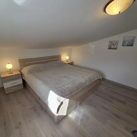 Apartments & Rooms Nensi 3* Baska (Krk)