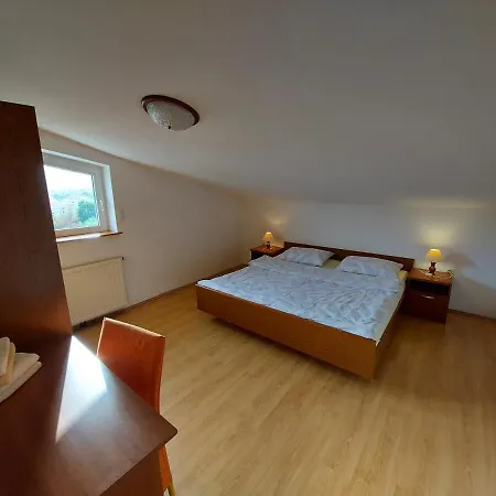Apartments & Rooms Nensi 3* Baska (Krk)