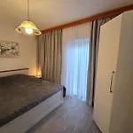 & Nensi בית הארחה 3*