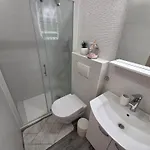 & Nensi בית הארחה באסקה