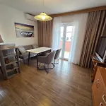 & Nensi בית הארחה 3*