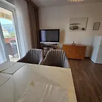 & Nensi