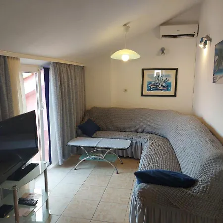 Guest house Apartments & Rooms Nensi 3*