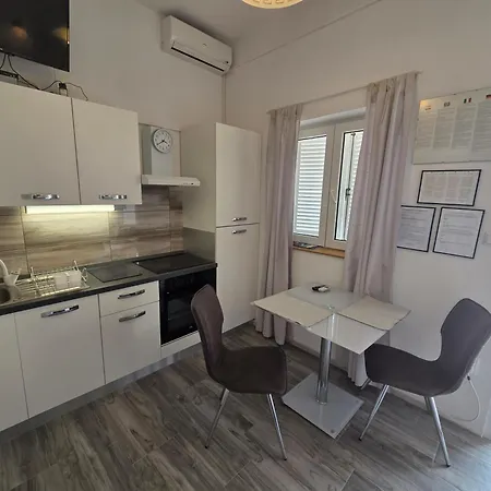 Apartments&rooms Nensi Gasthuis Baška