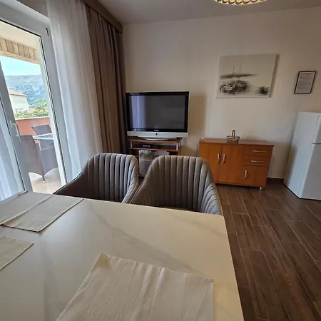 Apartments & Rooms Nensi