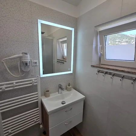 Apartments & Rooms Nensi