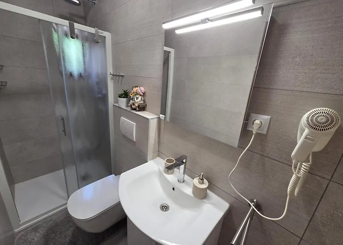 Apartments & Rooms Nensi