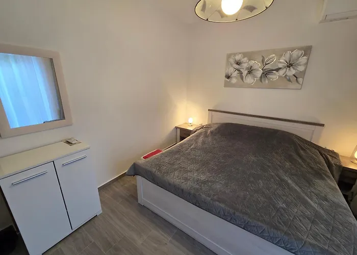 Gostinjska kuća Apartments & Rooms Nensi